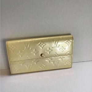 ** SOLD ** Louis Vuitton Vernis pale yellow Sara long Wallet